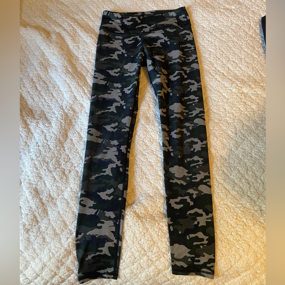 Fabletics camo leggings